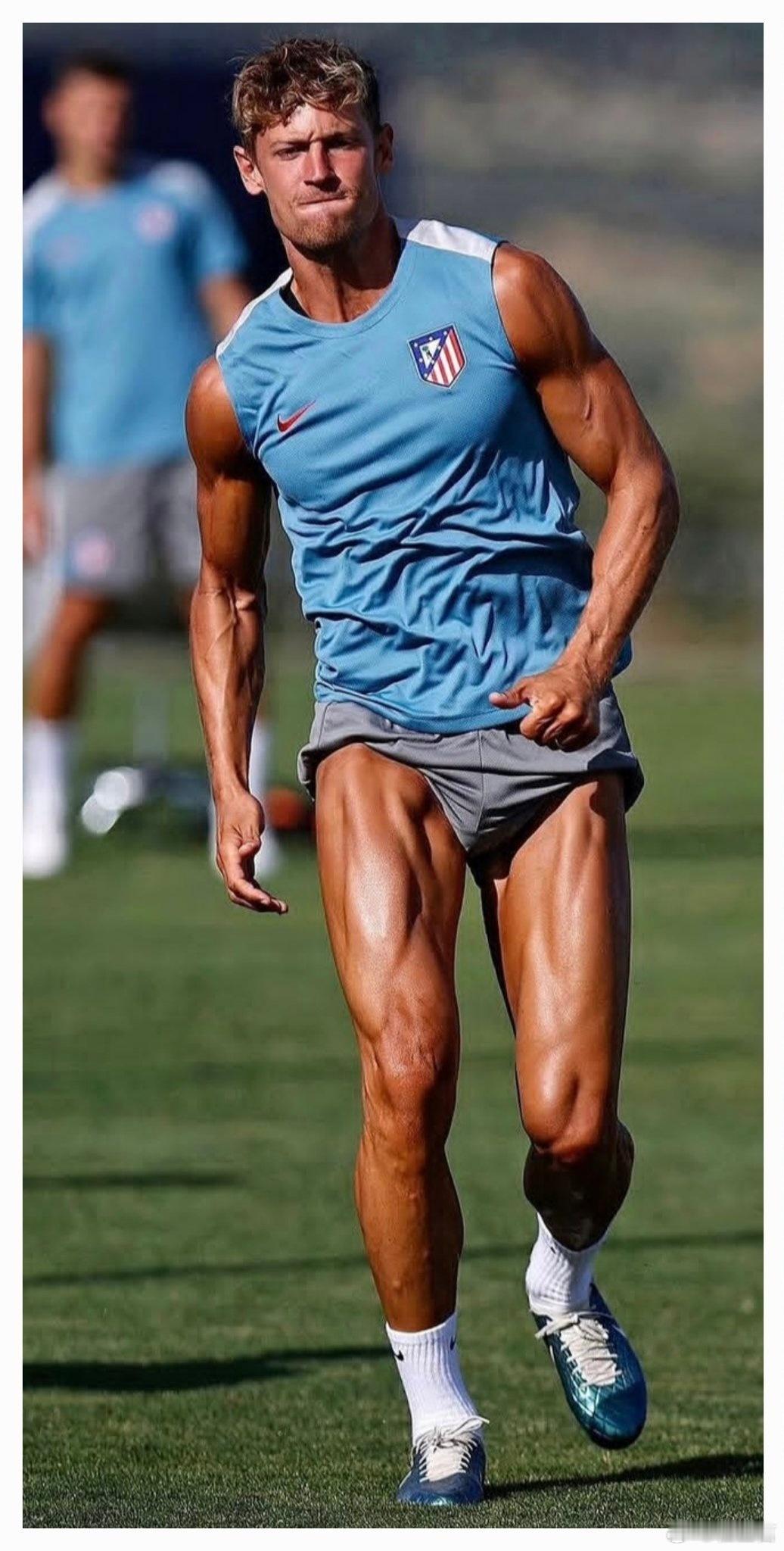 马科斯·略伦特的下肢肌肉。王楚钦的下肢力量需要加强，如果能练到马科斯·略伦特的程