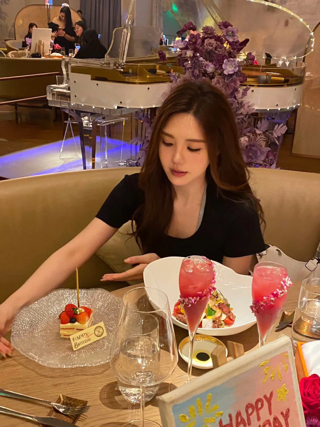 陪闺蜜在牛排家过了个生日🎂