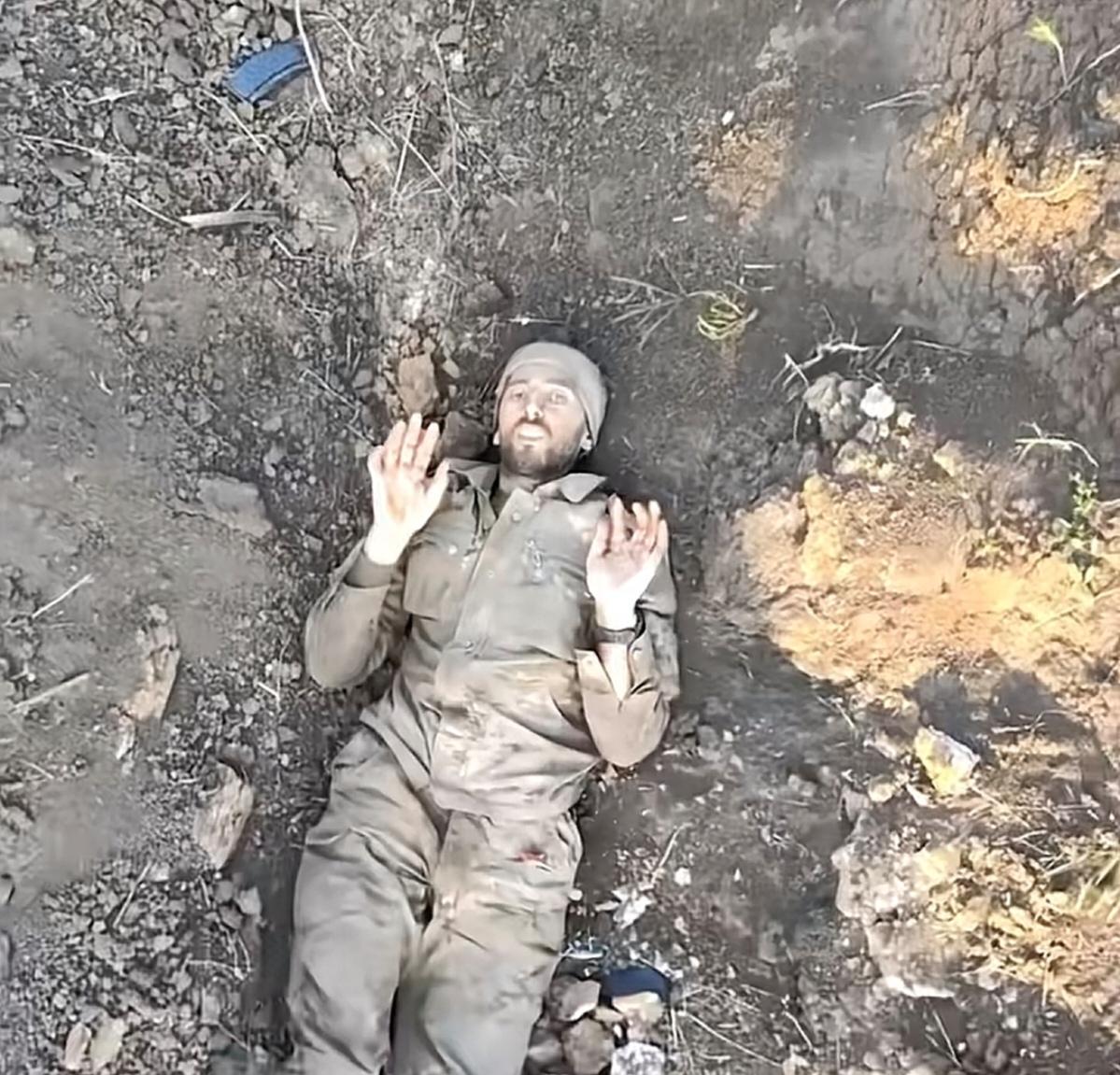 离开家的最后一夜，他摔门后再也没回来！
二十几岁的小伙子在离开家前一天喝的酩酊大