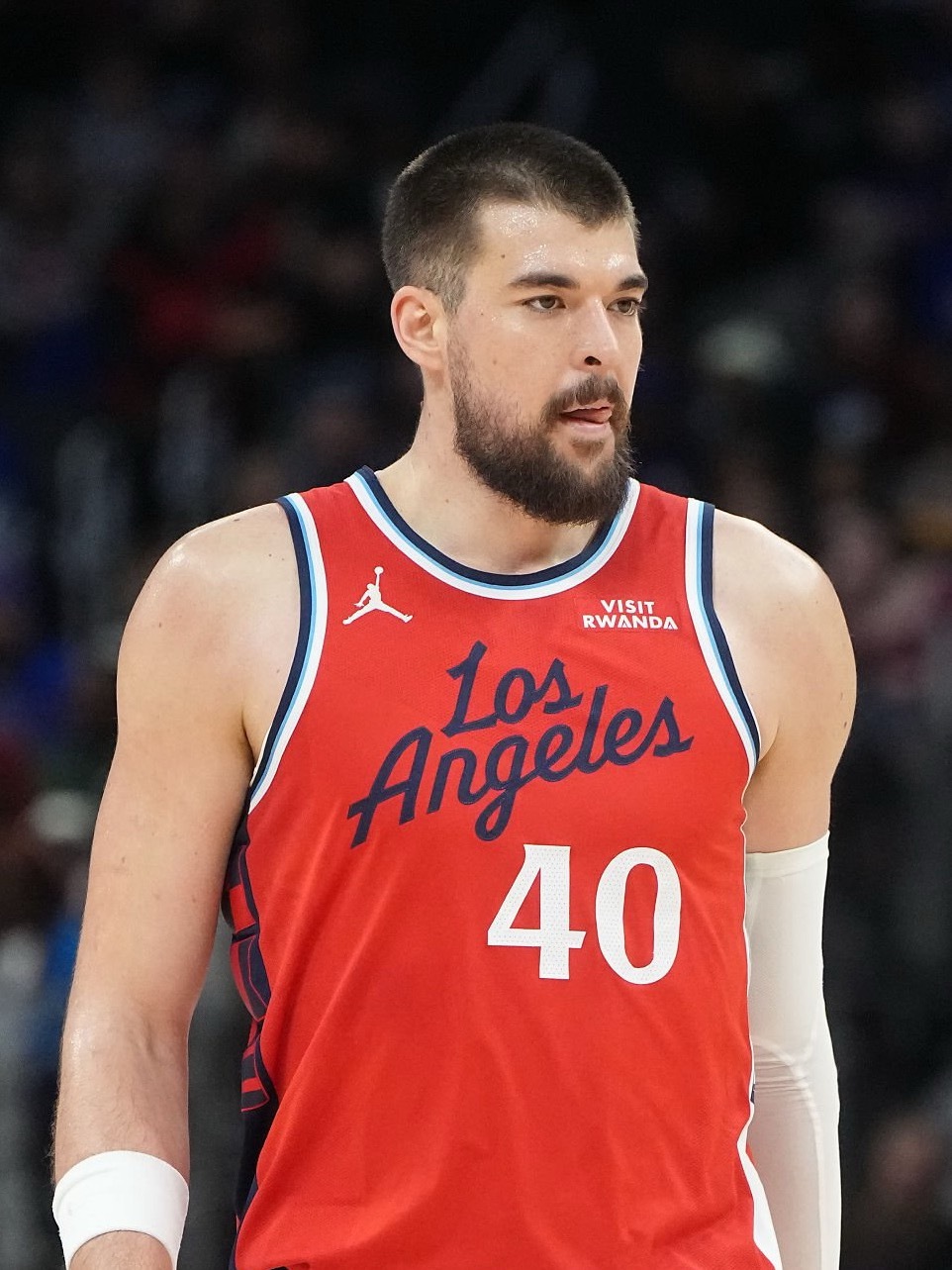 快船记者Azarly：快船拒绝了其他球队用一个首轮签和一个互换来交易祖巴茨的提议