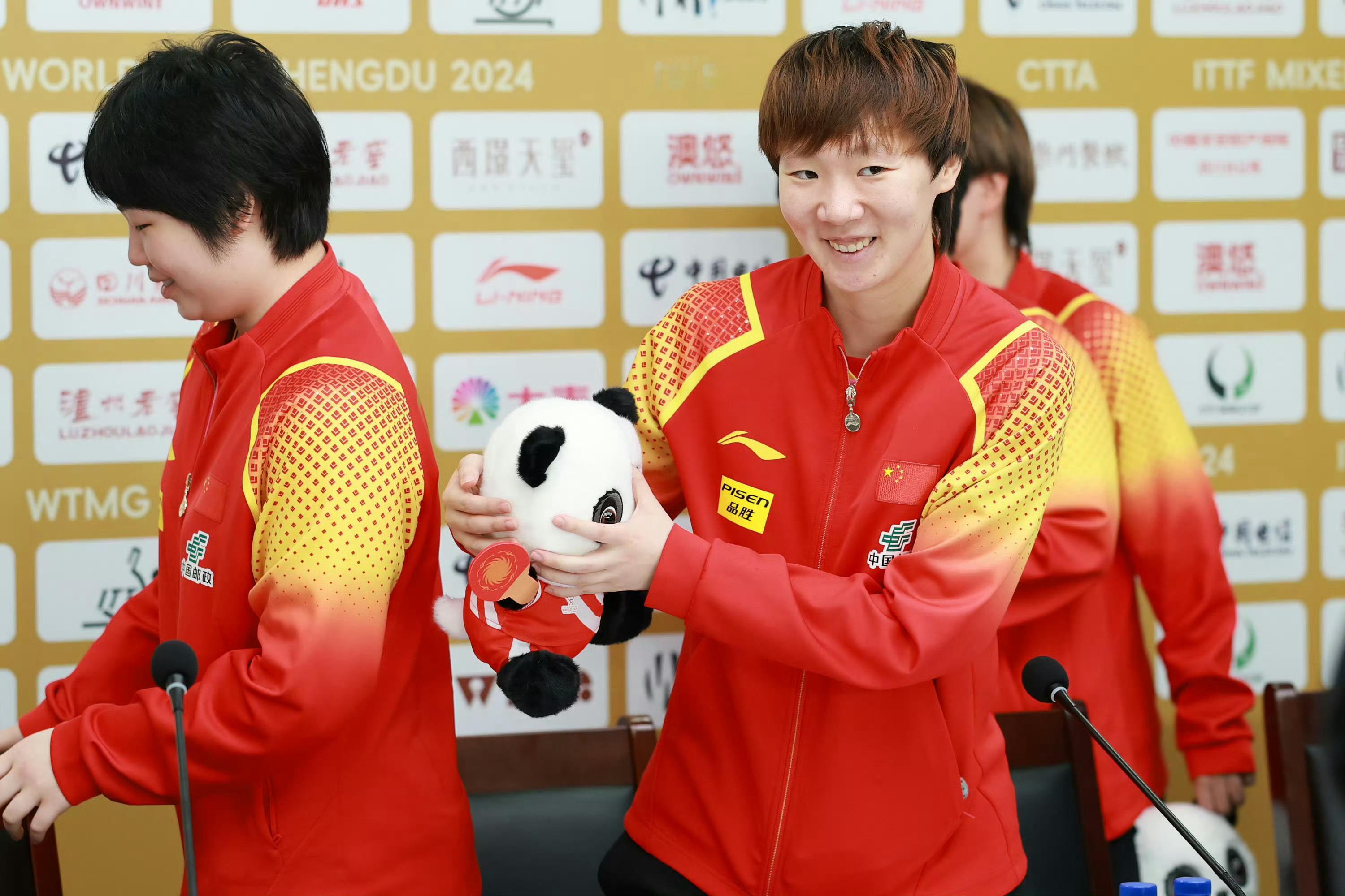 王曼昱刚落地就出发上训了第三届成都混团王曼昱还是没有主管教练