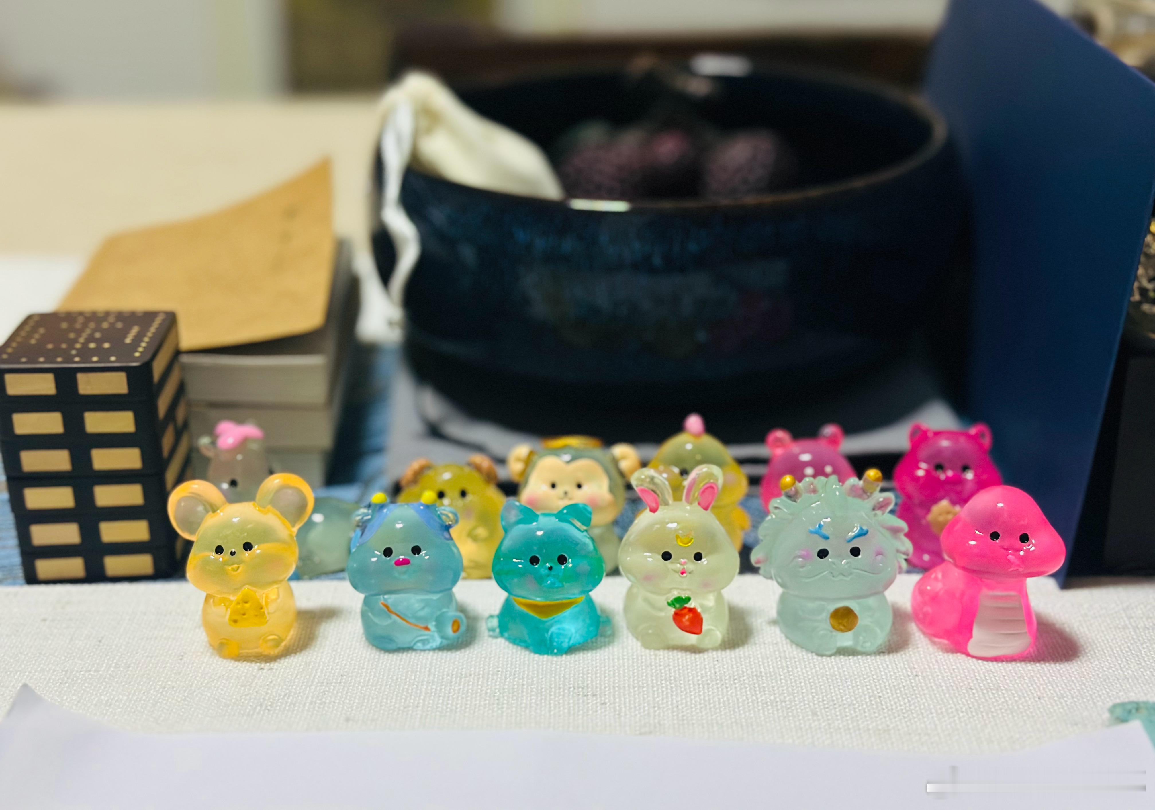 年轻人，如果不勇敢谈几次恋爱，是很难意识到自己苦乐颠倒的。 ​​​