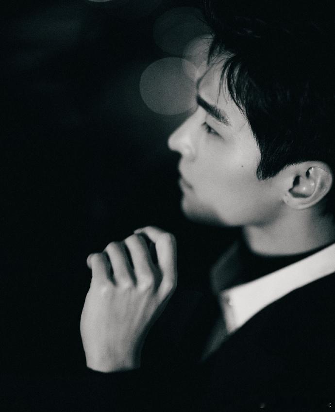 杨洋 顶级Alpha的苏感救命！杨洋这禁欲系Alpha造型谁顶得住！大背头黑西服