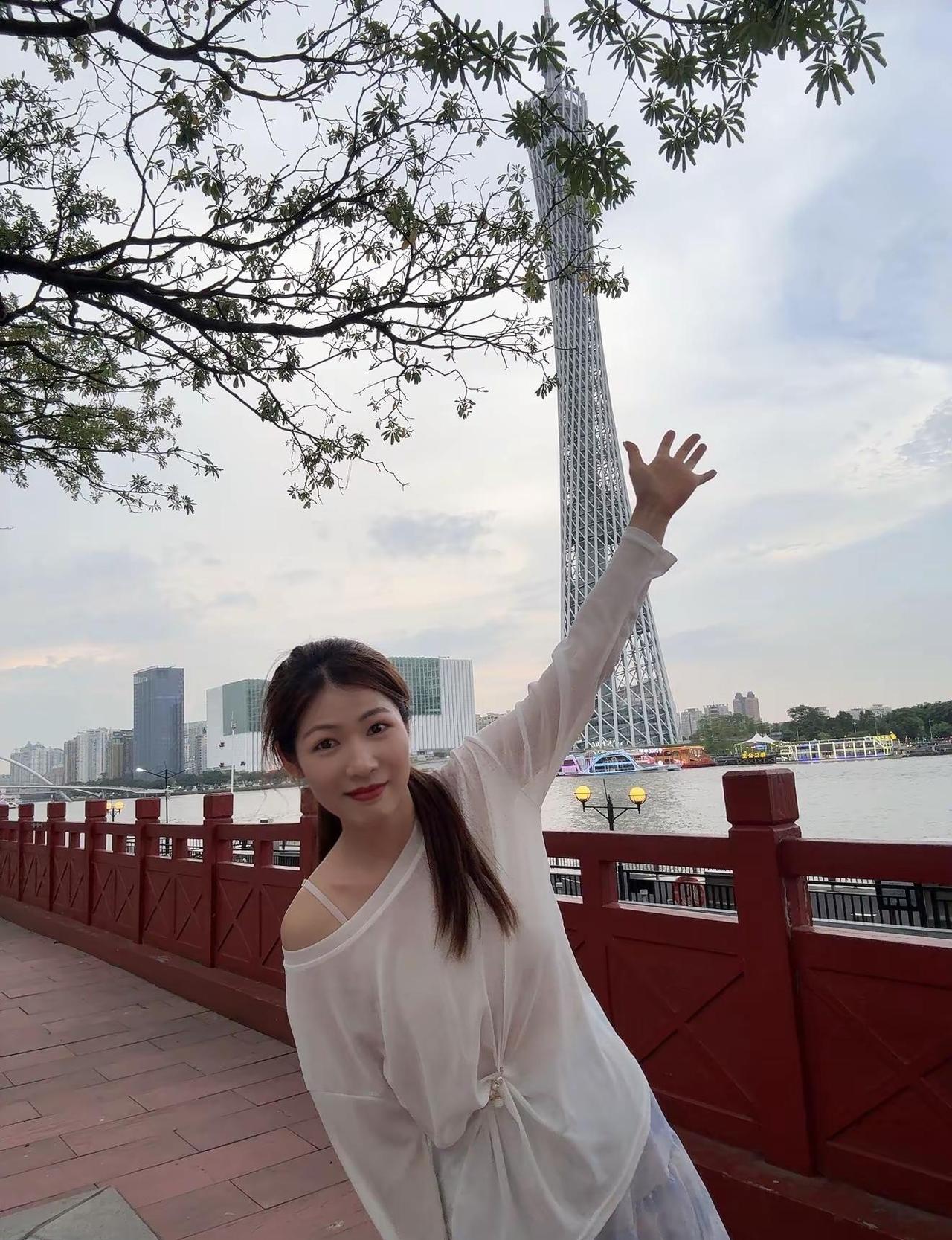 嘿，想看花吗？我带你去，顺路还能拍广州塔的小蛮腰哦～打卡广州塔小蛮腰 我在广州塔