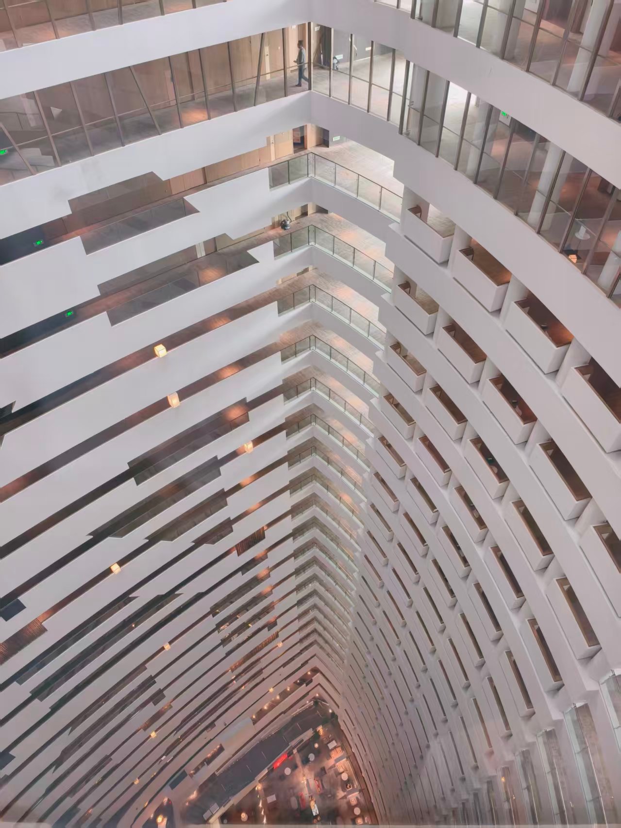 追觅新式年会 今晚追觅晚会热闹了，让我小弟替我去看看热闹。 