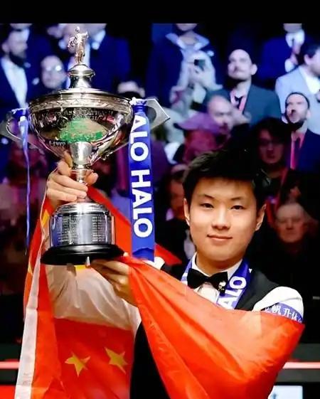 卫冕冠军赵心童即将闪亮登场，迎接利亚姆·海菲尔德的挑战。
两个问题。
1，赵心童