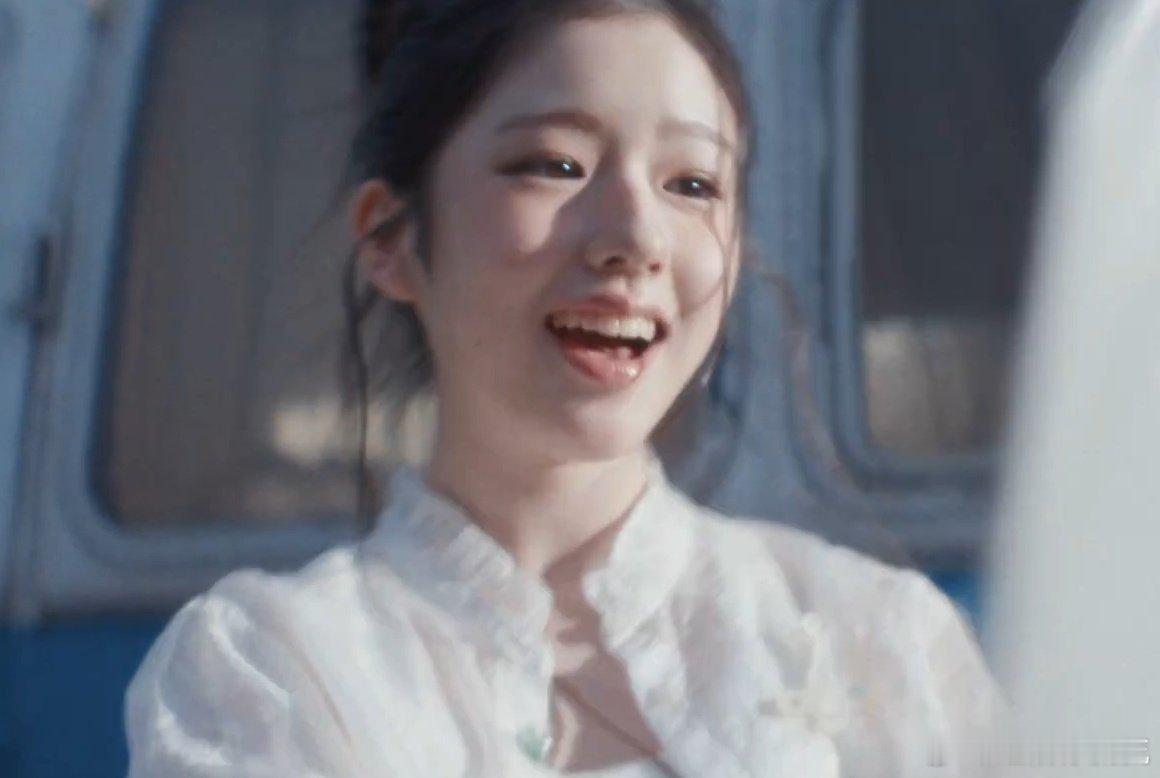 NMIXX新歌MV被推测是JYP新女团成员，出演了NMIXX新歌MV的练习生 