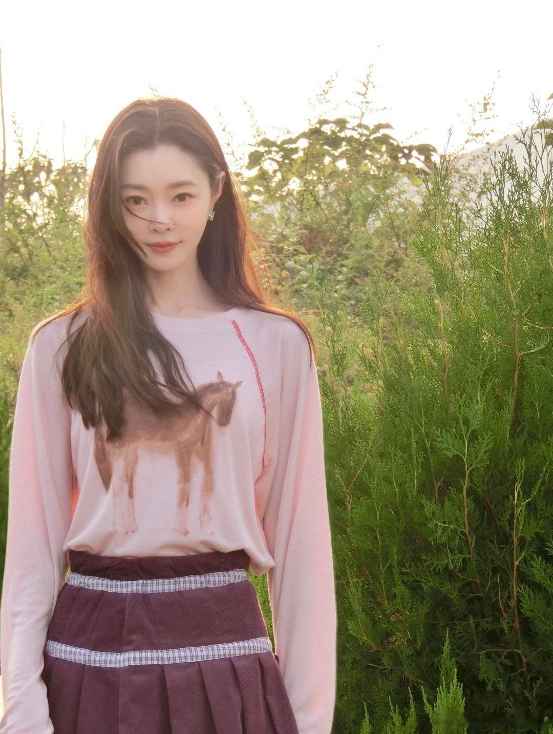 宋轶的一组日常图片～这比心动作好标准！！ 