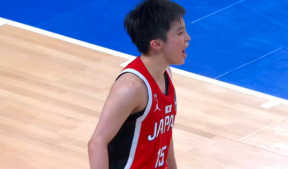 日本输给澳大利亚那场球，输了六分。
我本来没想看，后来刷到片段，就一直重复看那一