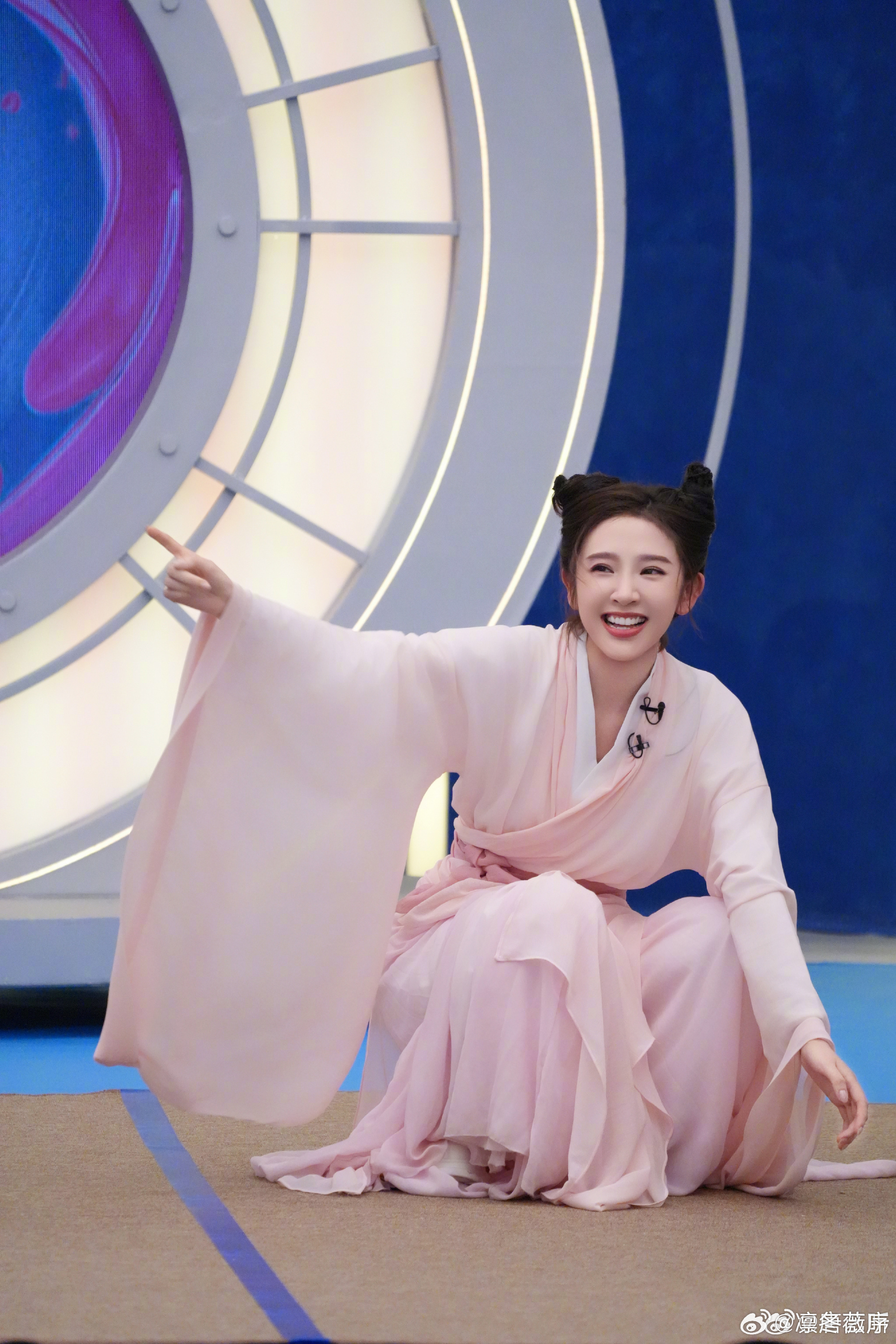 唐艺昕唐艺昕四公胆小鬼造型唐艺昕最适合女团妆的人来了对比二公与四公的妆面变化，从