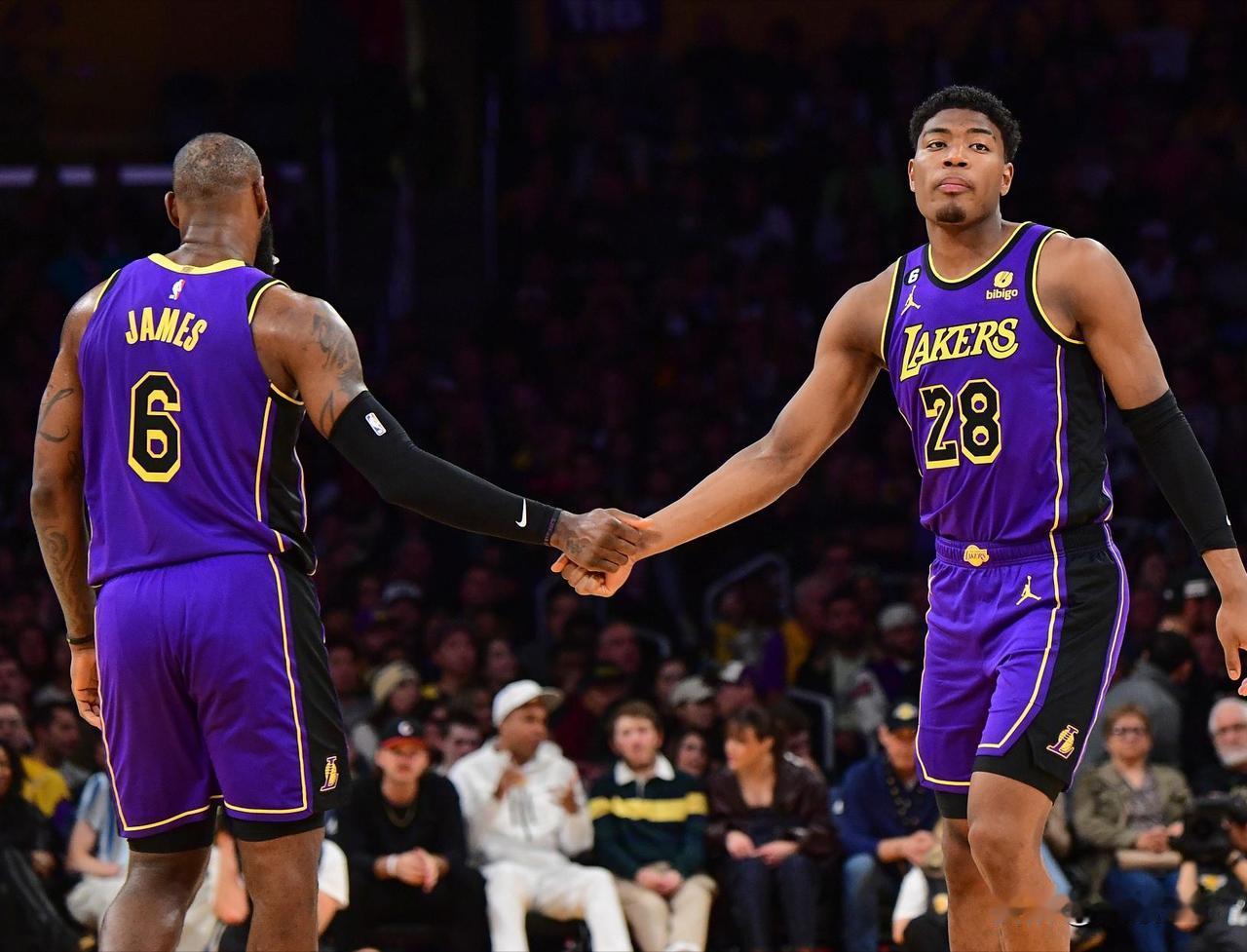 热火VS湖人
明日NBA常规赛，湖人主场迎战热火。
湖人更新了球队的伤情报告：詹