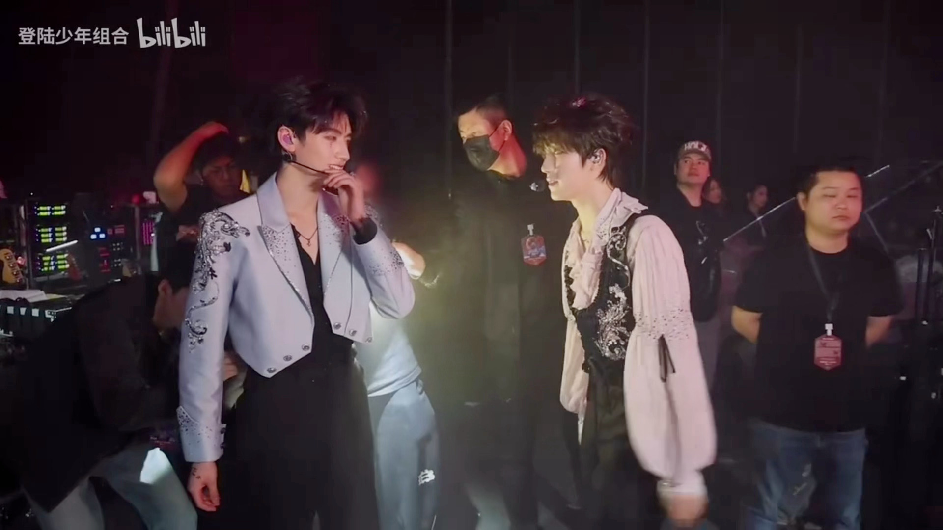 朱志鑫苏新皓blow练习室花絮朱志鑫×苏新皓《BLOW》练习室花絮同框即顶配，默