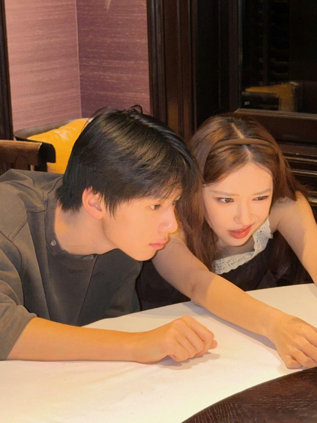 林子烨提前祝程潇生日快乐林子烨给程潇唱生日歌 林子烨提前祝程潇生日快乐，两个人凑