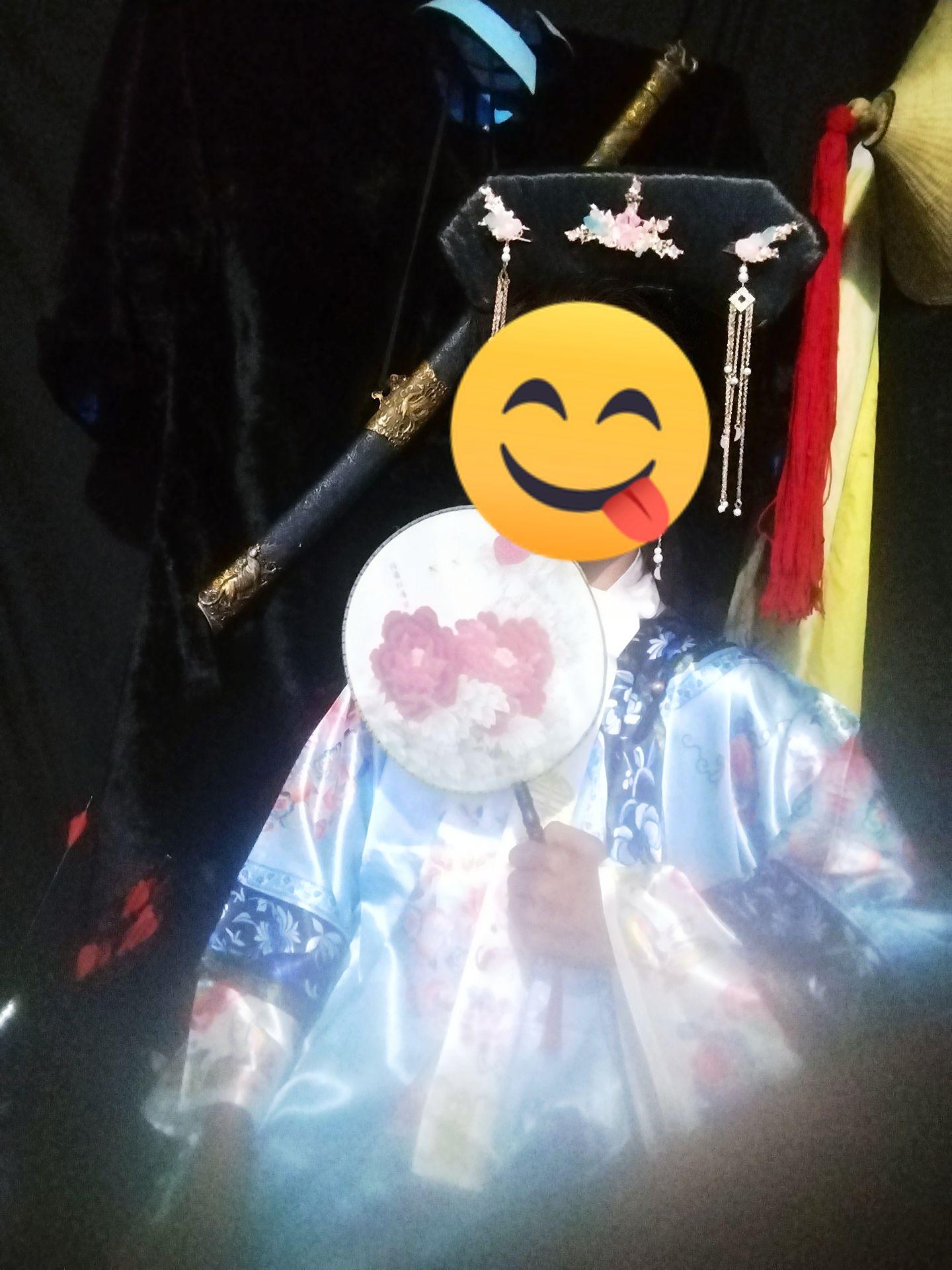 还得自己裁剪，真倒霉，坑人的商家。