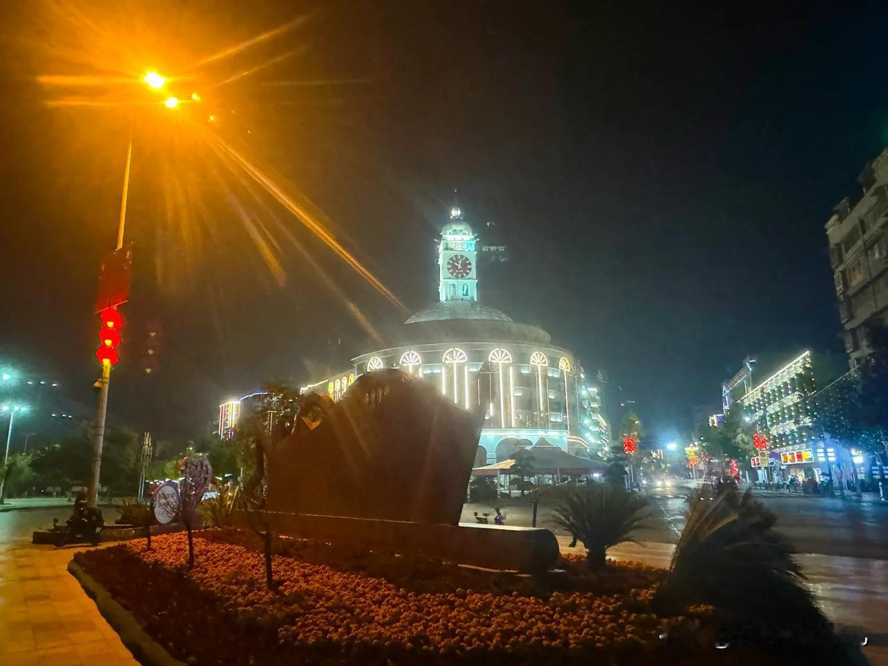 在老河口江边 看夜景