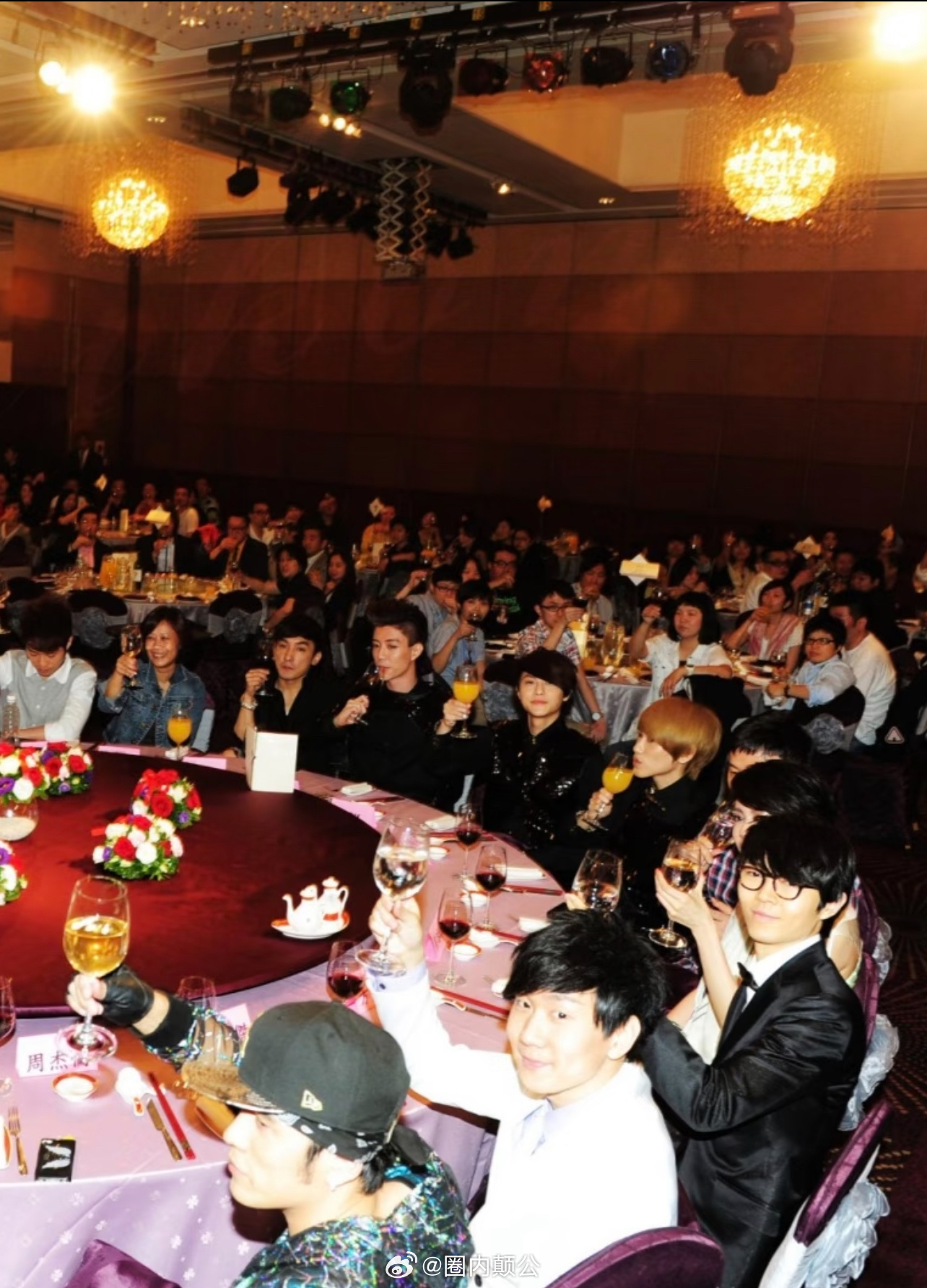 一张罕见的乐坛合照 有你熟悉的身影吗2012年Hito流行音乐颁奖礼庆功宴 