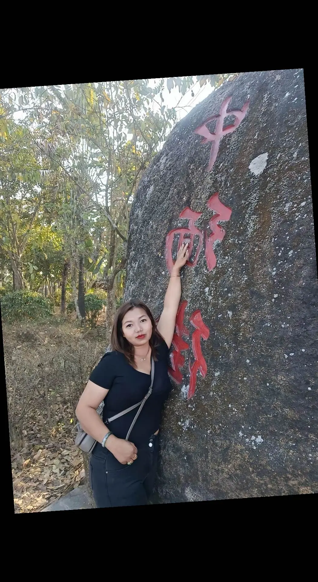 都在权衡利弊 左顾右盼 互相试探 这个世界给我一种付出真心就会遭到报应的感觉.