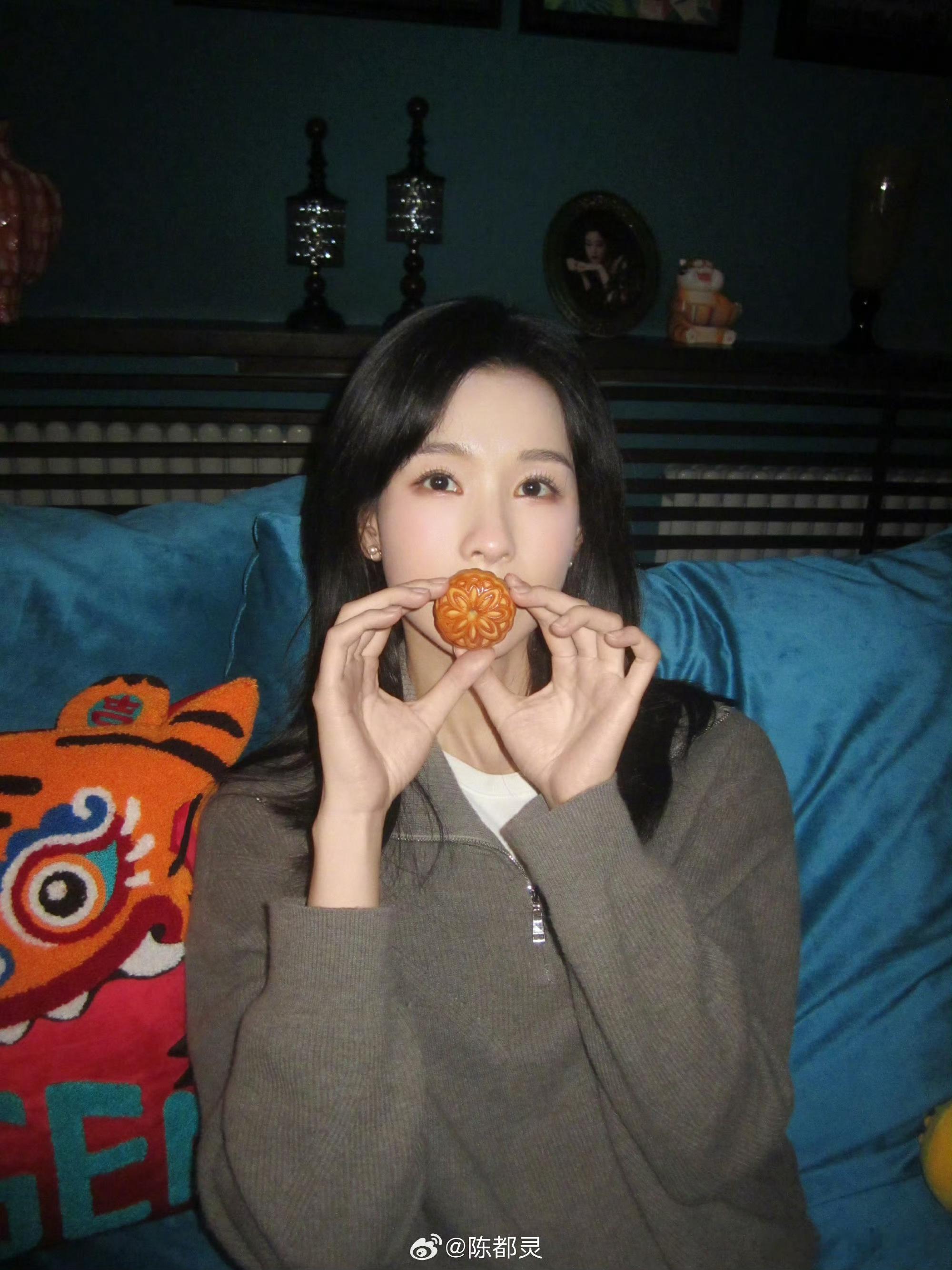 陈都灵兑现了四年前的见面承诺偶像最好的样子🌟记住约定，兑现约定，用行动告诉大家
