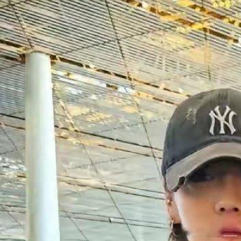 鹿晗引发热议！5月1日，鹿晗突然引发了热议，起因是有网友在机场偶遇鹿晗准备坐飞机