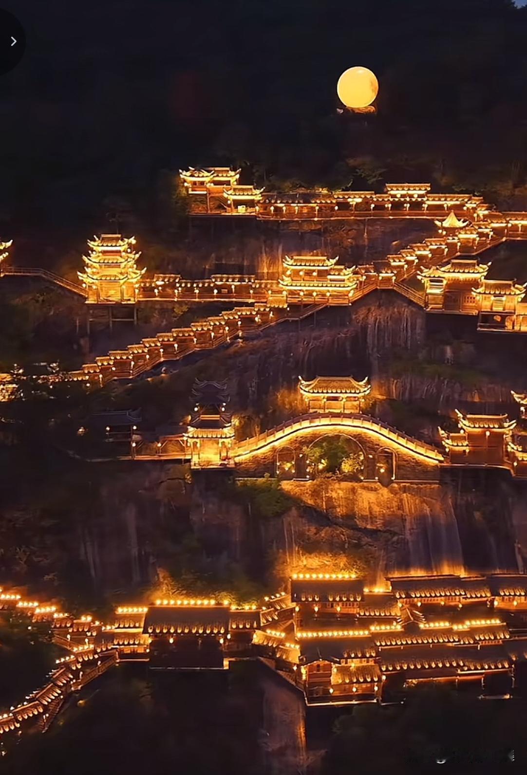 有人说太巧合了，咱们在外网上刚刚把上饶的“望仙谷”景区“争”回来，结果景区就发生