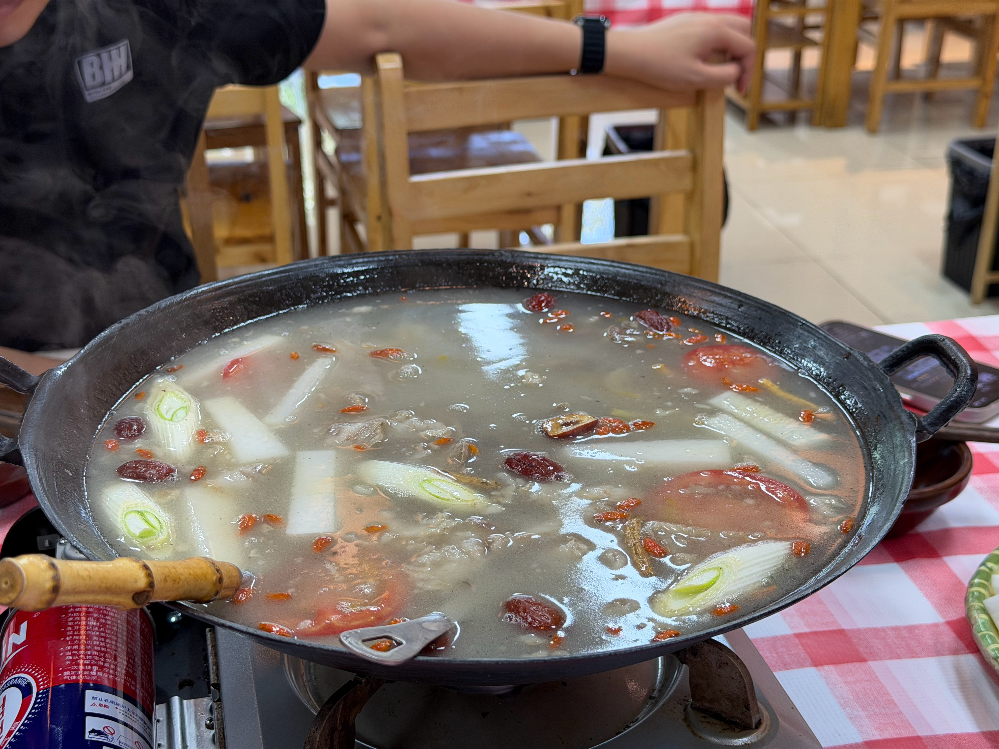 今天是入伏第一天，带小伙伴们来吃羊肉这家羊肉挺好吃。 别问我图4是什么，我不知道