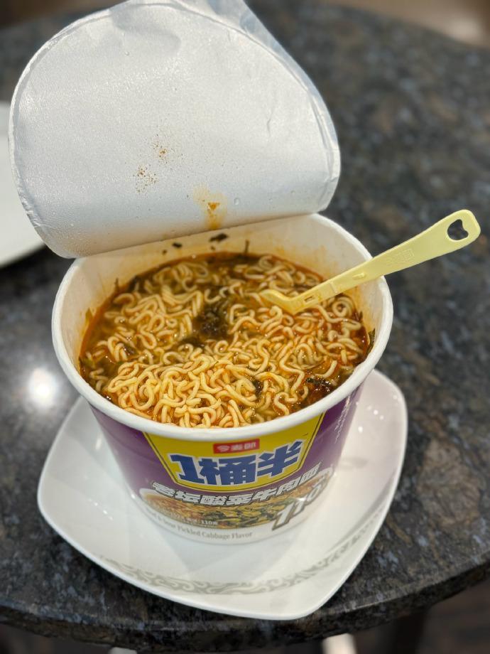 泡面和煮面真的差很多 泡着吃应急，煮着吃享受我偏爱煮着吃，你呢？ 