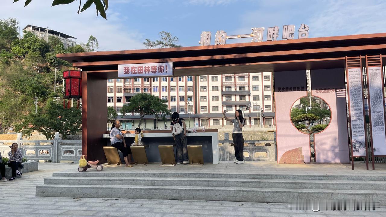花有重开日人无再少年，青春已经是很久以前的事情！ 四时已去芳菲尽