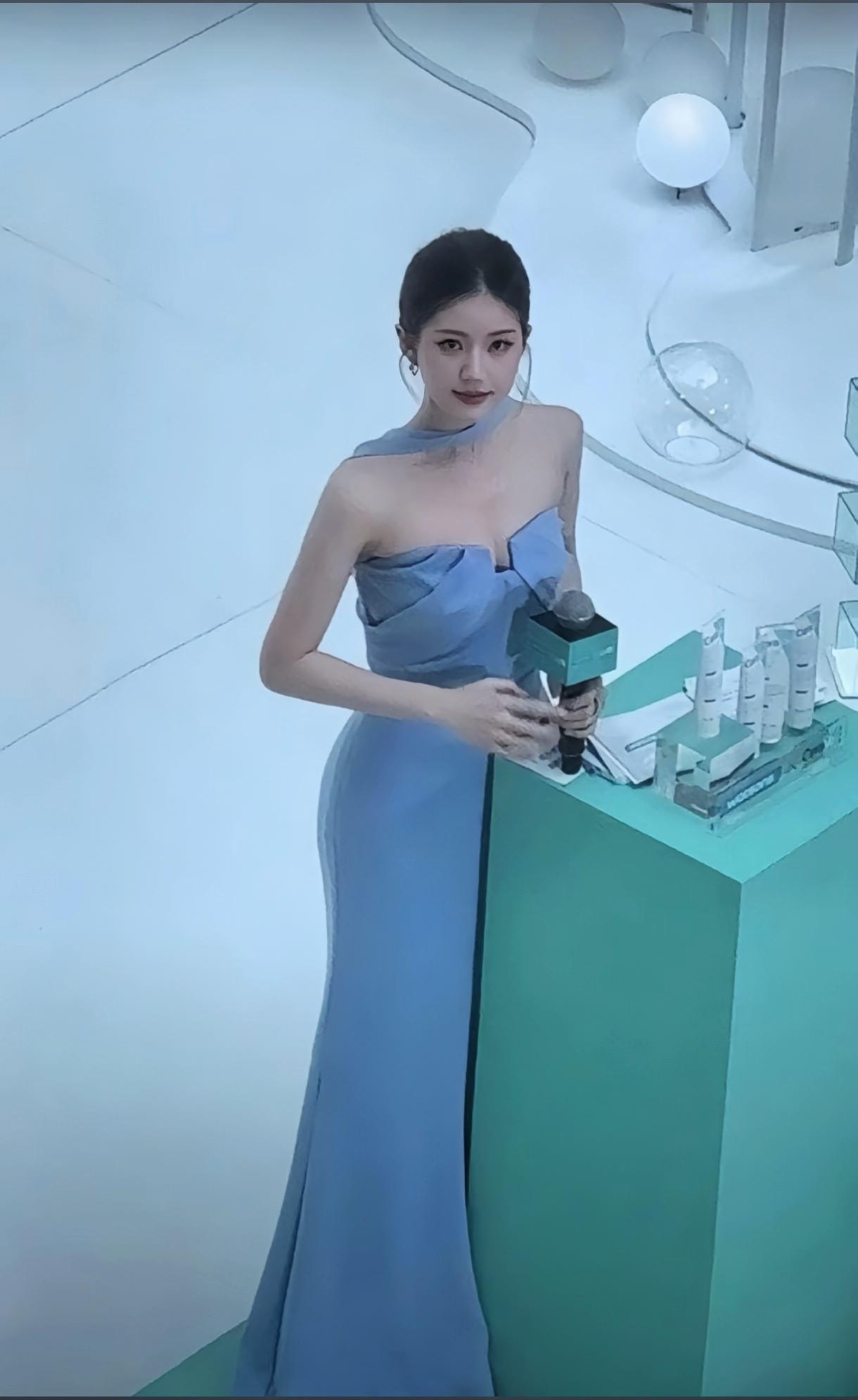 大光明才是真美女！