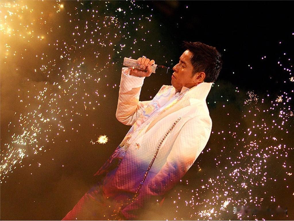 谭咏麟有两首歌是很有争议的，但也是获奖最多的！

这两首歌分别是1984年的《爱