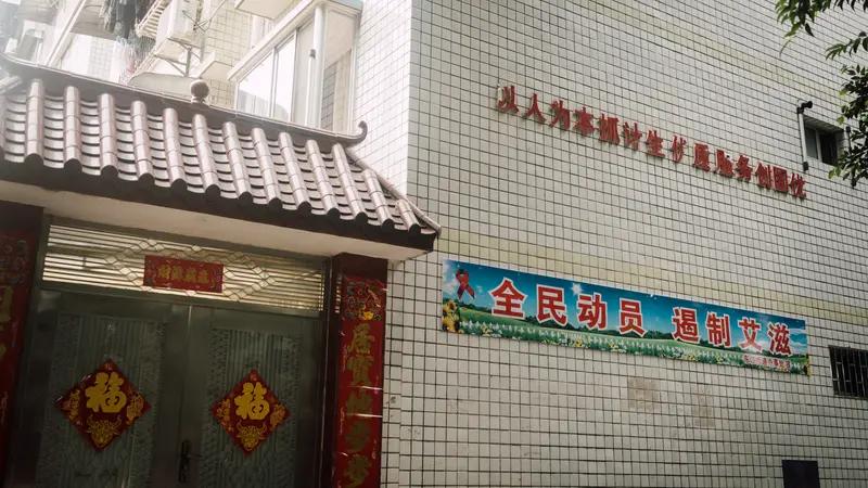 无儿无女无老伴,老了怎么办呢?
这个问题，无儿无女老了最后有社区街道办事处工作人