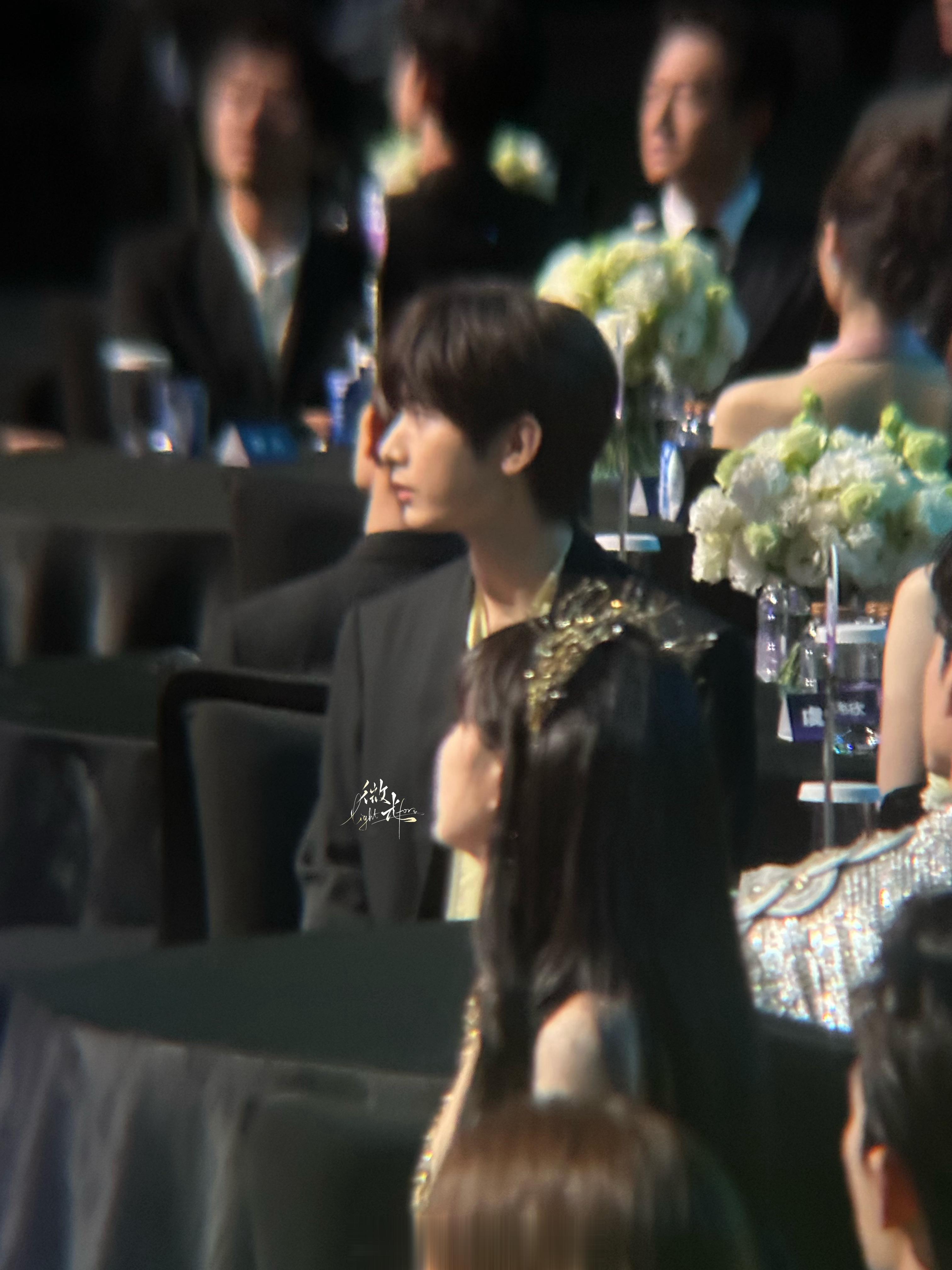 #爱奇艺尖叫之夜# 没网，啥也发不出[苦涩]​​​