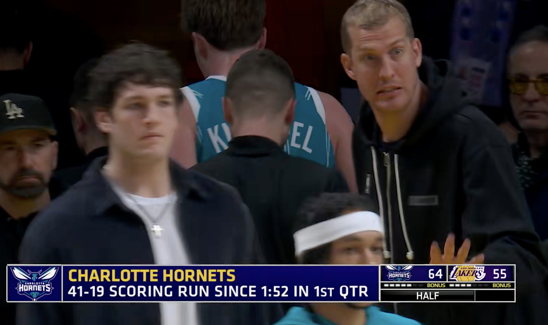 半场结束，湖人55-64黄蜂，如何评价这表现？黄蜂vs湖人 詹姆斯10分2篮板1