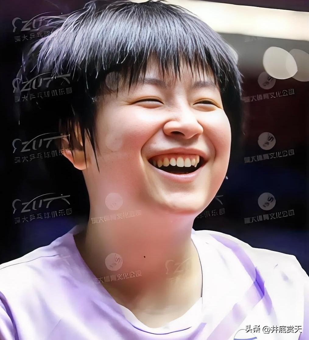 现在应该是覃予萱比赛的时间，可是覃予萱没有出场。应该是对手昨天的伤没有好，打不了