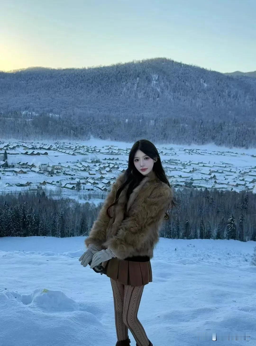 冬恋双湖
此刻的禾木是属于我的❄
       在祖国的西北边陲，新疆阿勒泰地区