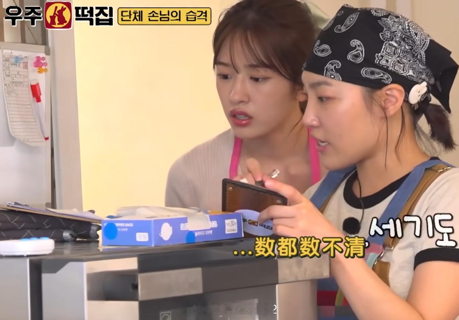 晚上真不能看这个，越看越饿。 
