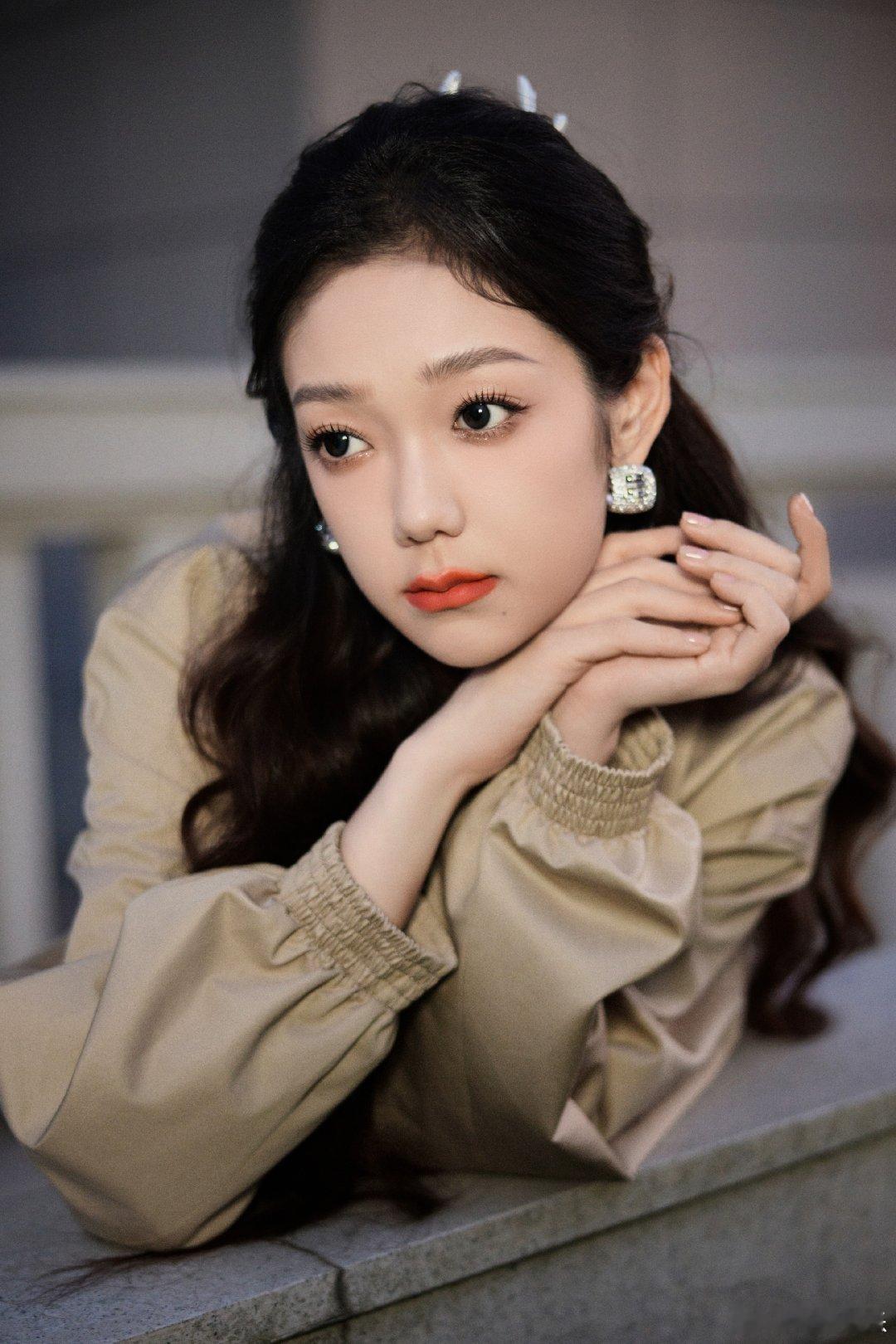 #硬糖少女303##希林娜依高# 今日份糖妹新鲜物料希林娜依高17号音乐仓库工作