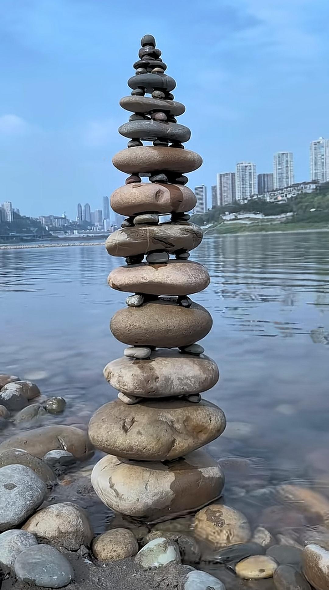 江边，不知哪位大神摆的，真佩服[赞][赞]江边随拍图