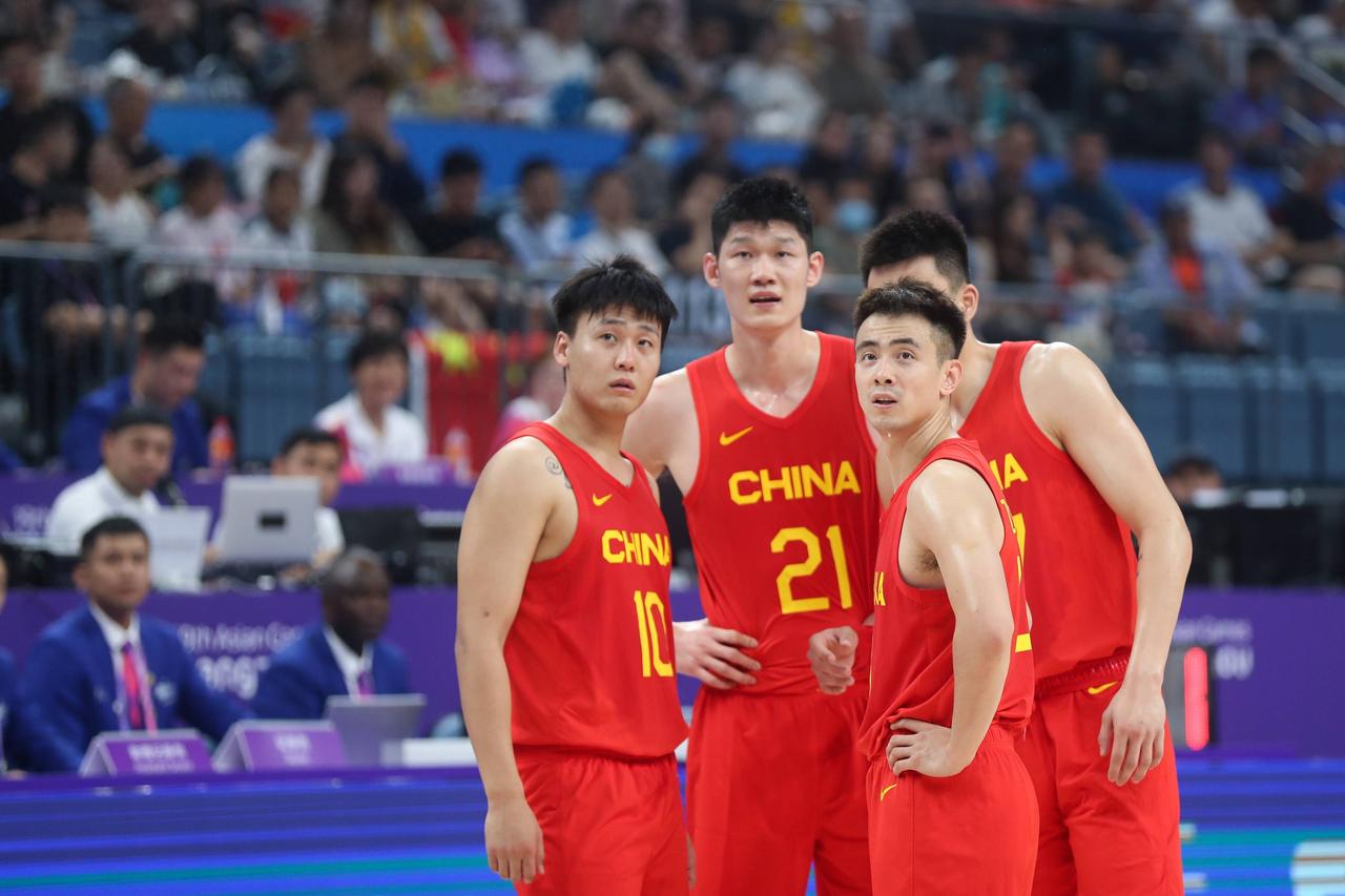 这回事情算是彻底捅破了天！亚运会篮球项目全线折戟之后，湖北一家官媒直接站出来向篮