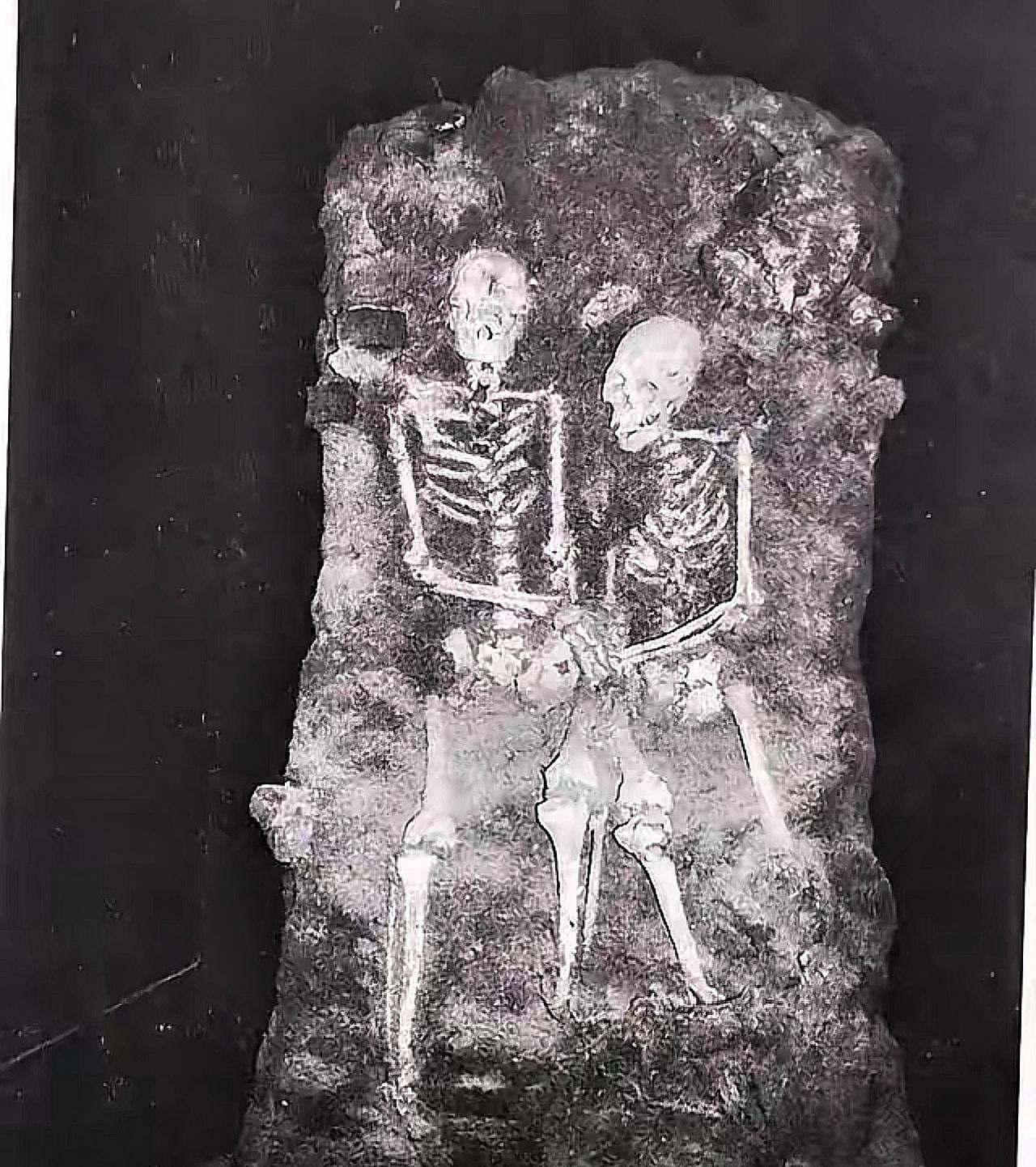 沈阳地下挖出的这对铁镣尸骨，藏着光复路上最痛的真相！

1997年沈阳施工的一锹