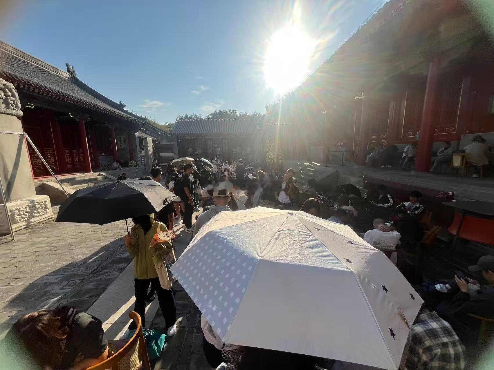 抢票抢到一点，一大早就排队叔年纪大了 ​​​