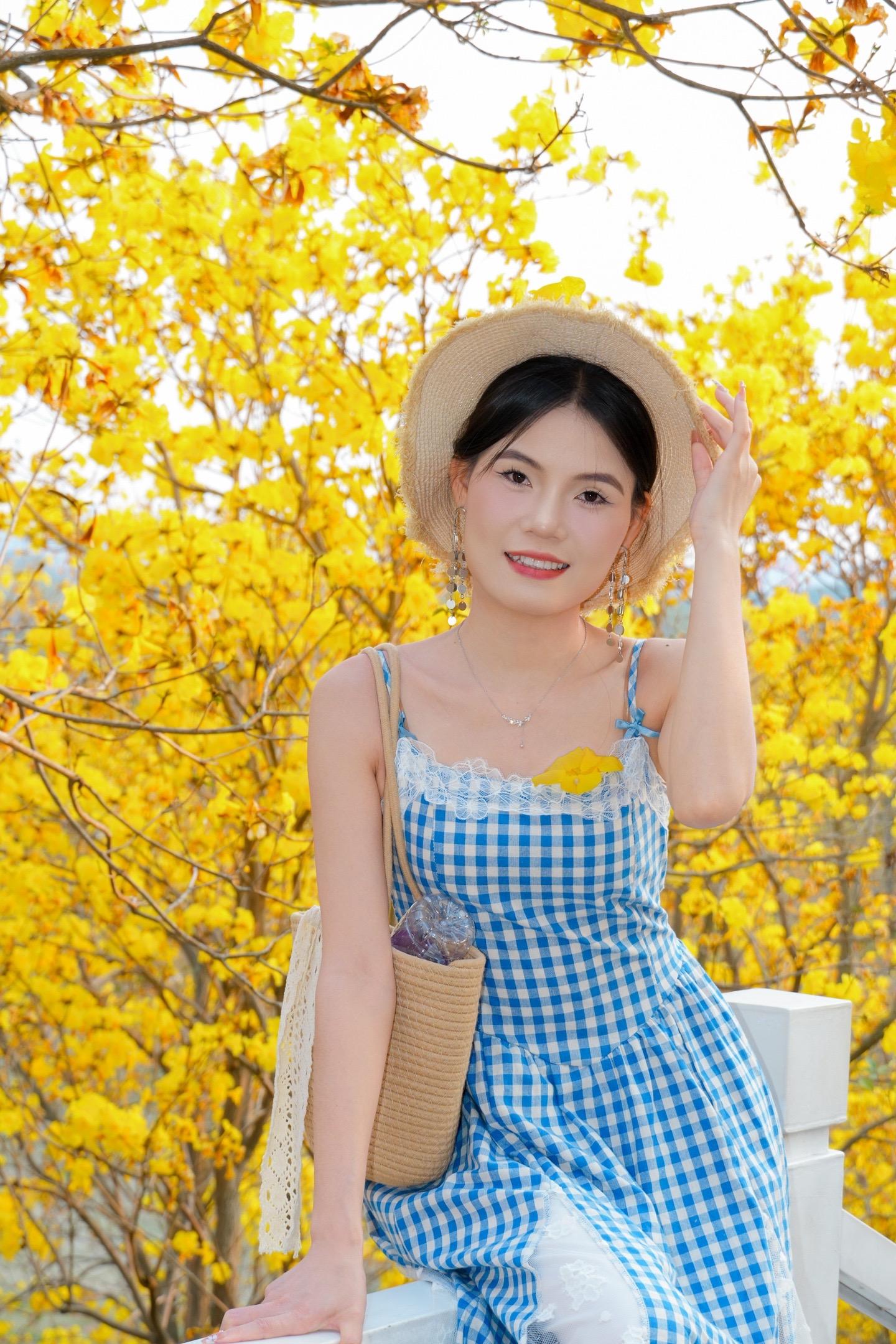 这应该是内江超美的黄花风铃吧！🌼现在9.9块包含门票，约上朋友一起拍...