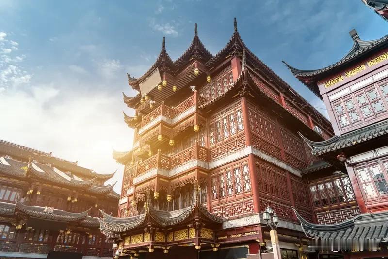 中国就像一座安全、繁荣又宜居的“超级大城堡”，可奇怪的是，外国朋友却很少像“小蜜