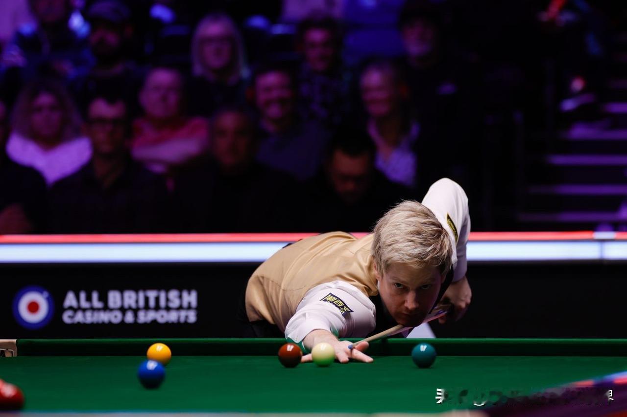 尼尔·罗伯逊晋级英锦赛16强后表示吴宜泽是中国下一个超级巨星：“我记得我和吴宜泽