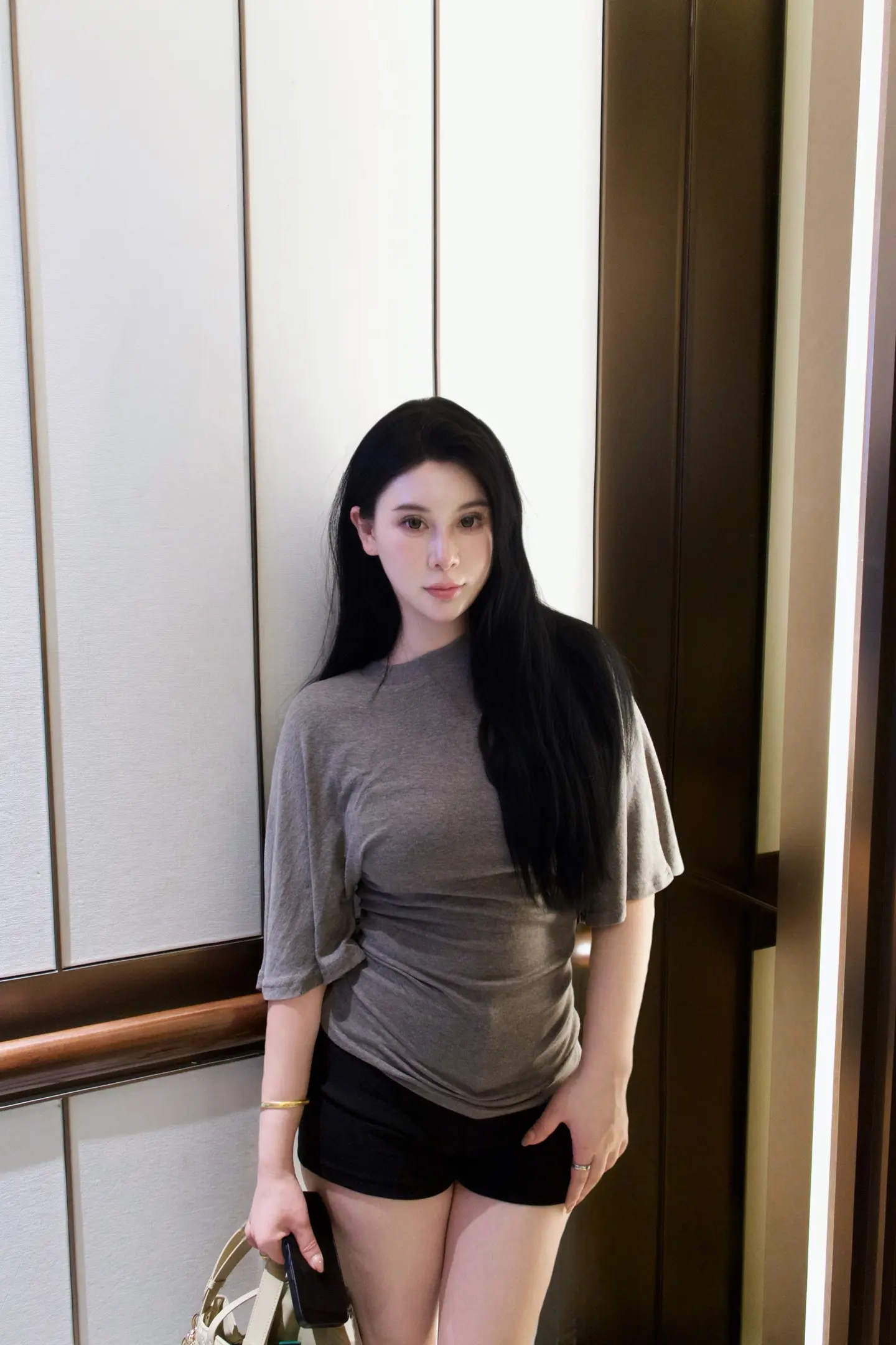 你身上的味道 瞳孔的深浅 怀抱的温度 总有一天我会知道的