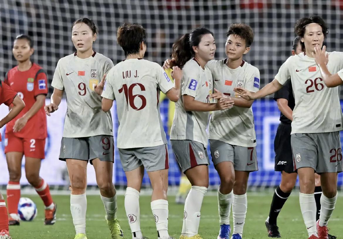 大轮换！中国女足首发出炉！
和首场对阵孟加拉国女足对比，中国女足首发阵容调整了9