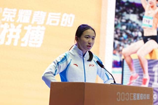 他是陈妤颉恩师，和父亲是校友，深耕田径30年发掘两代亚运冠军