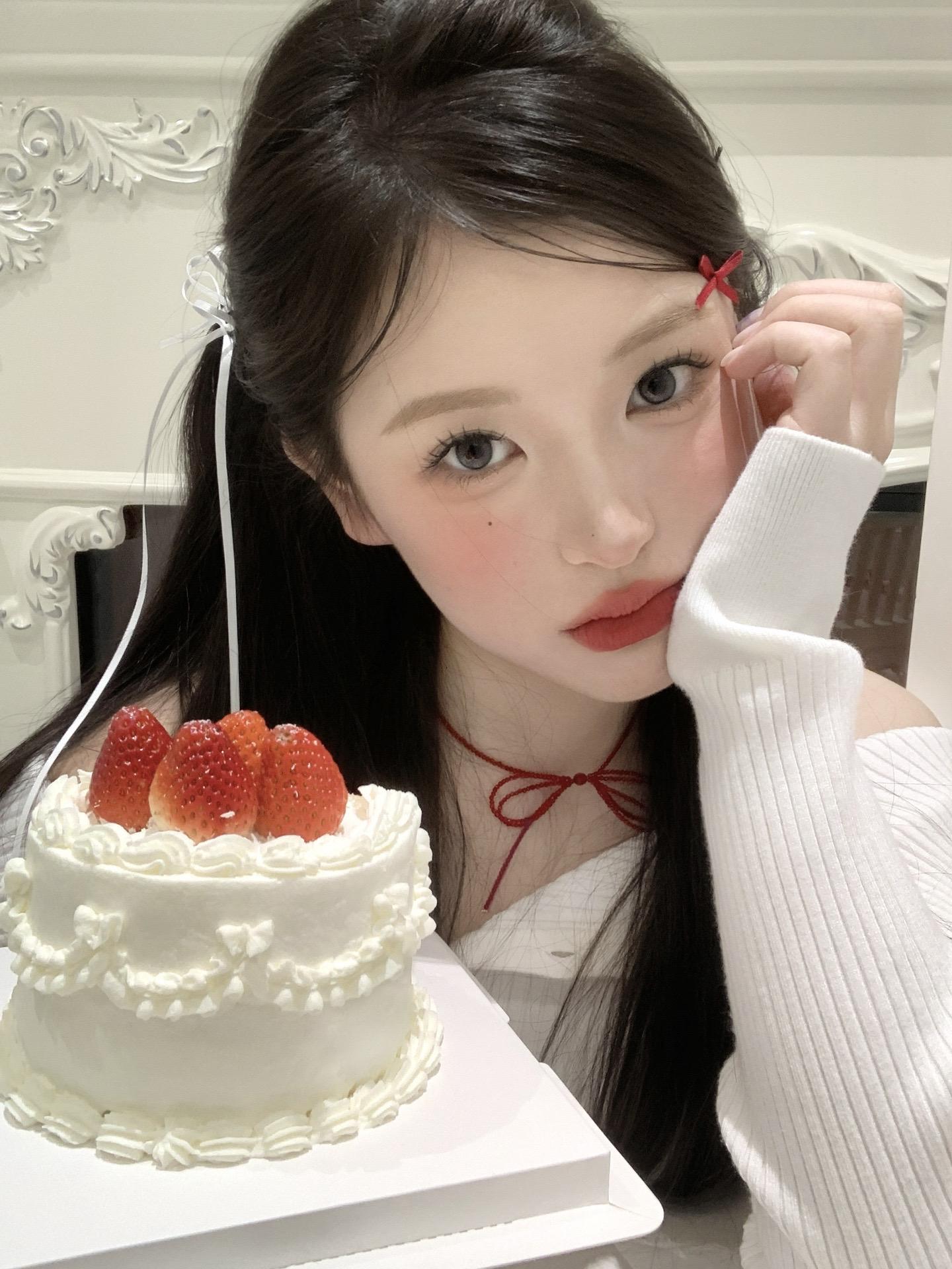 ‧₊˚🍓⊹  ˖ೀ。