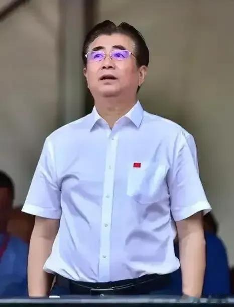 宋凯绝对是历届足协主席最有魄力的，理由如下:

1.在中国足球最低谷的，几乎是被