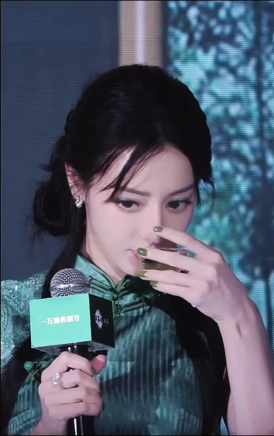 好大的眼睛！！！真芭比娃娃本人！！ 芭比娃娃慕胥辞