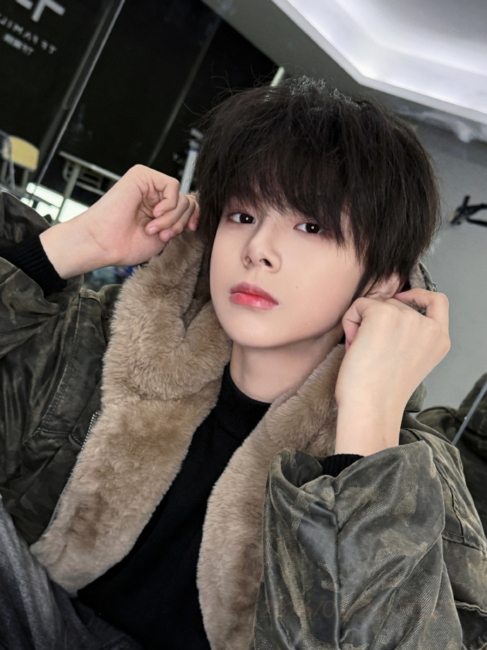 陈思罕分享老家过年陈思罕这一组美式男高即视感分享老家过年和家人吃了年夜饭+奶奶做